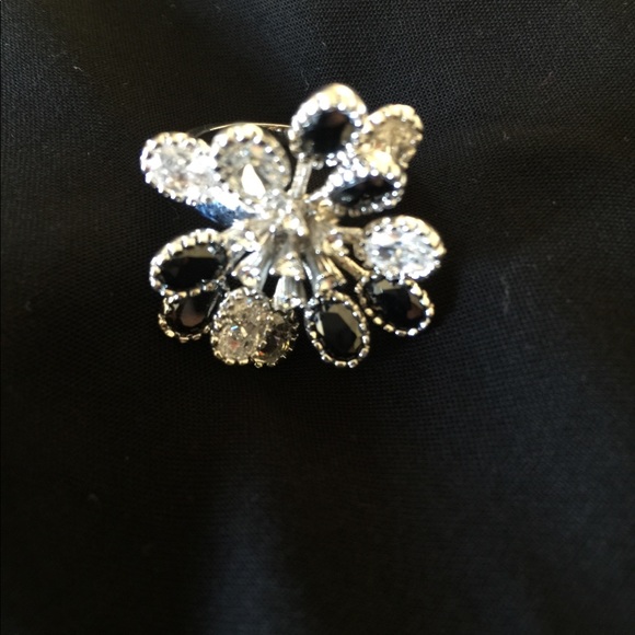 Flower ring - Picture 2 of 2